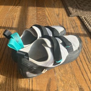 COPY - Black Diamond Womens Climbing Shoes sz 8.5 (like new)